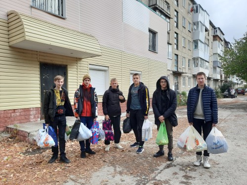 Студенты Сухоложского филиала приняли участие в благотворительной акции по сбору гуманитарной помощи для мобилизованных сухоложан.