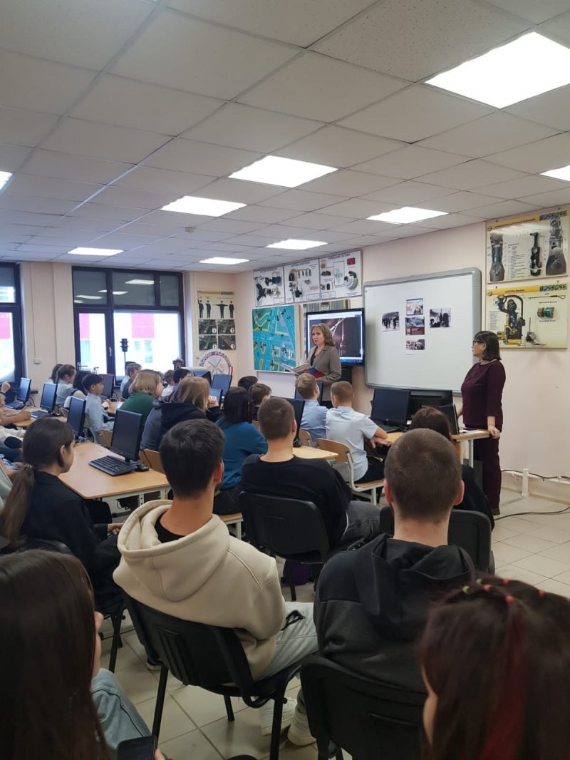 Урок мужества «Непокоренный Ленинград" для няганских студентов