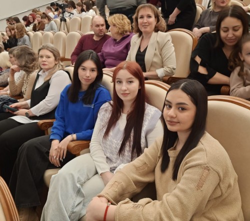Няганские студенты посетили концерт «Самородок Югры»