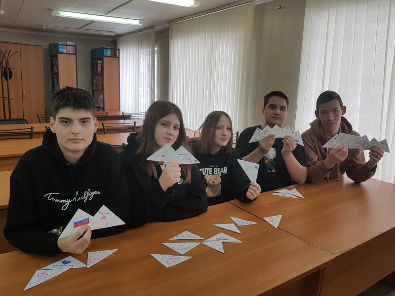 Няганские студенты приняли участие во Всероссийской акции «Письмо Защитнику Отечества».