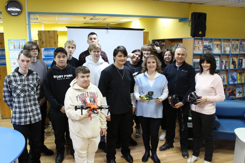 Няганские студенты познакомились с возможностями съемки квадрокоптером!