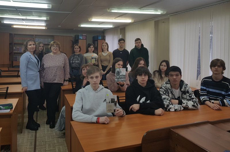 Няганские студенты познакомились с Донбасской поэзией