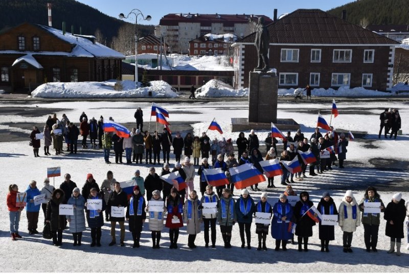 Митинг, посвященный годовщине воссоединения Крыма и Севастополя с Россией в городе Ивдель